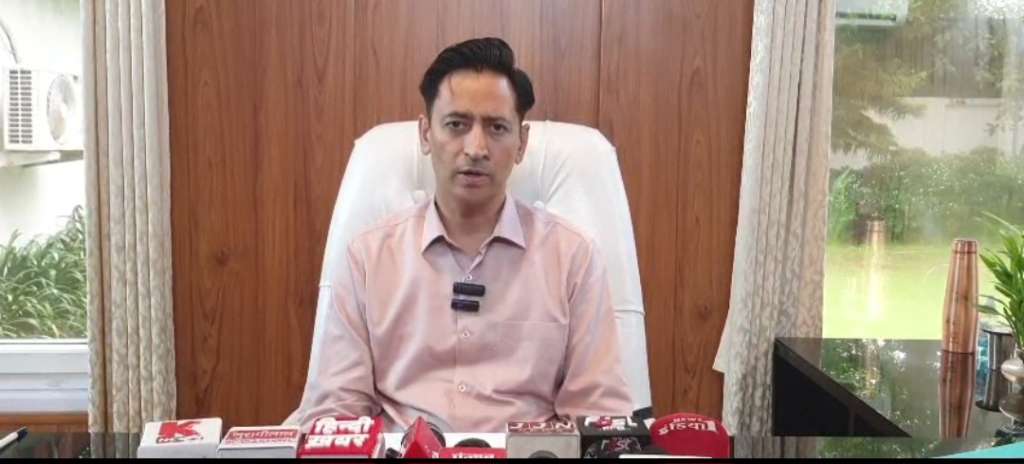 डॉक्टर की लापरवाही के आरोप।कमिश्नर नें दिए जाँच के आदेश।